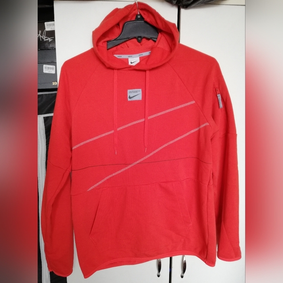 NIKE AIR TECH PERFORMANCE MEN'S SIZE MEDIUM ALMOST NEW WORE 4 TIMES ONLY - Picture 4 of 12